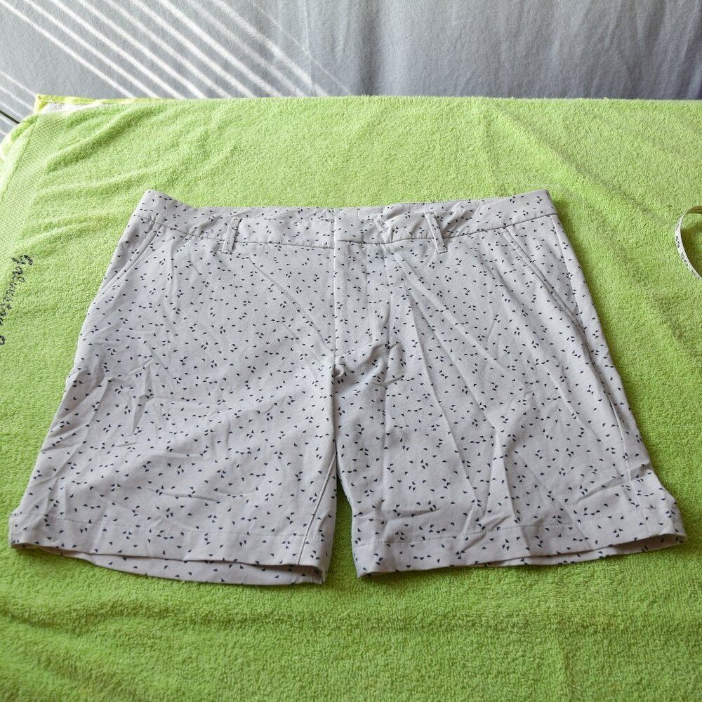 all in motion Men's Shorts, Flat Front, Size 40
